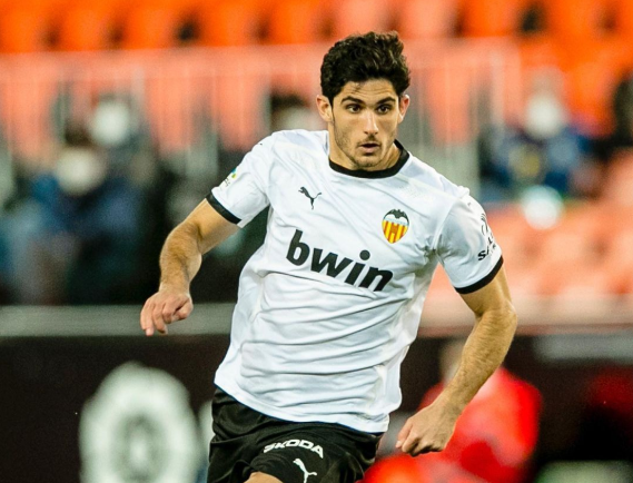  今晚体能课后；瓦伦西亚临场应变备战英超；震撼外界；团队化学反应显著